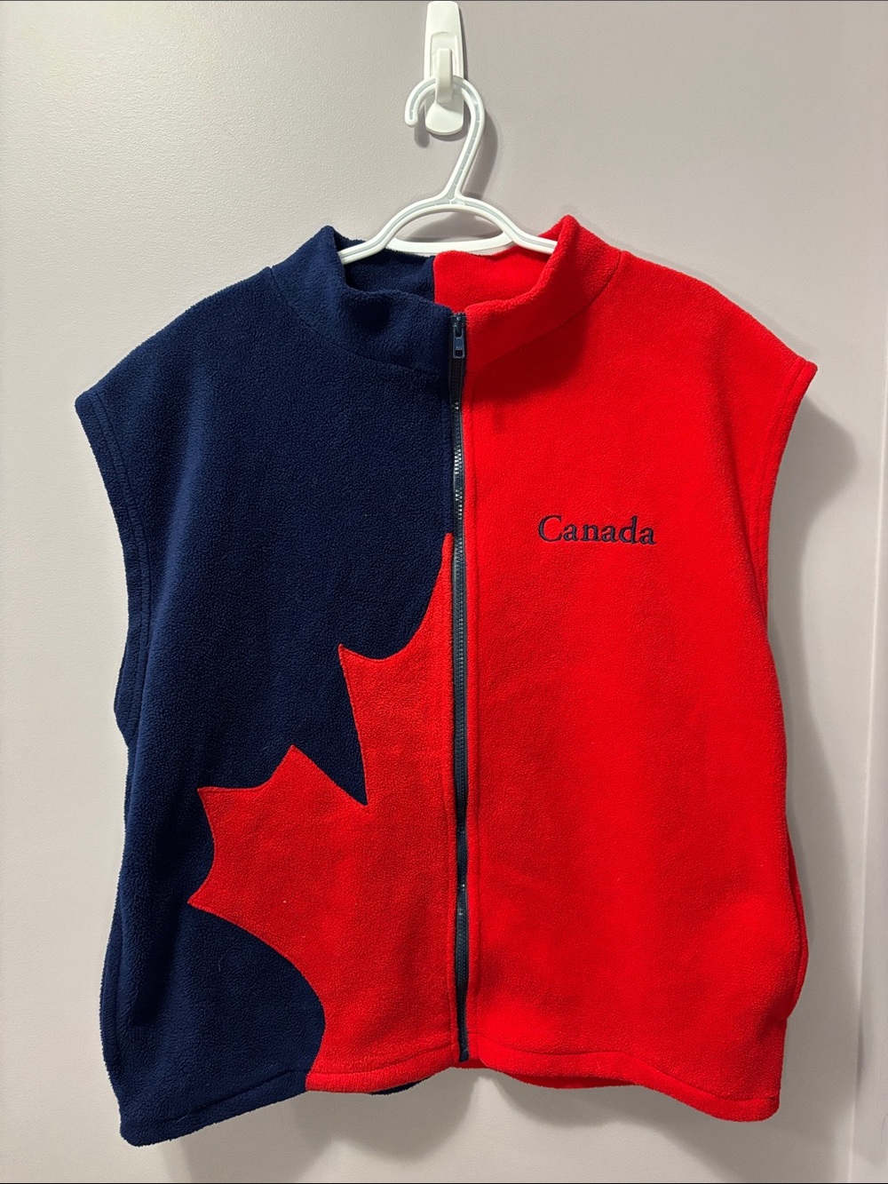 Vintage Canada Soft Fleece Red & Navy Vest XL Unisex - Picture 2 of 5